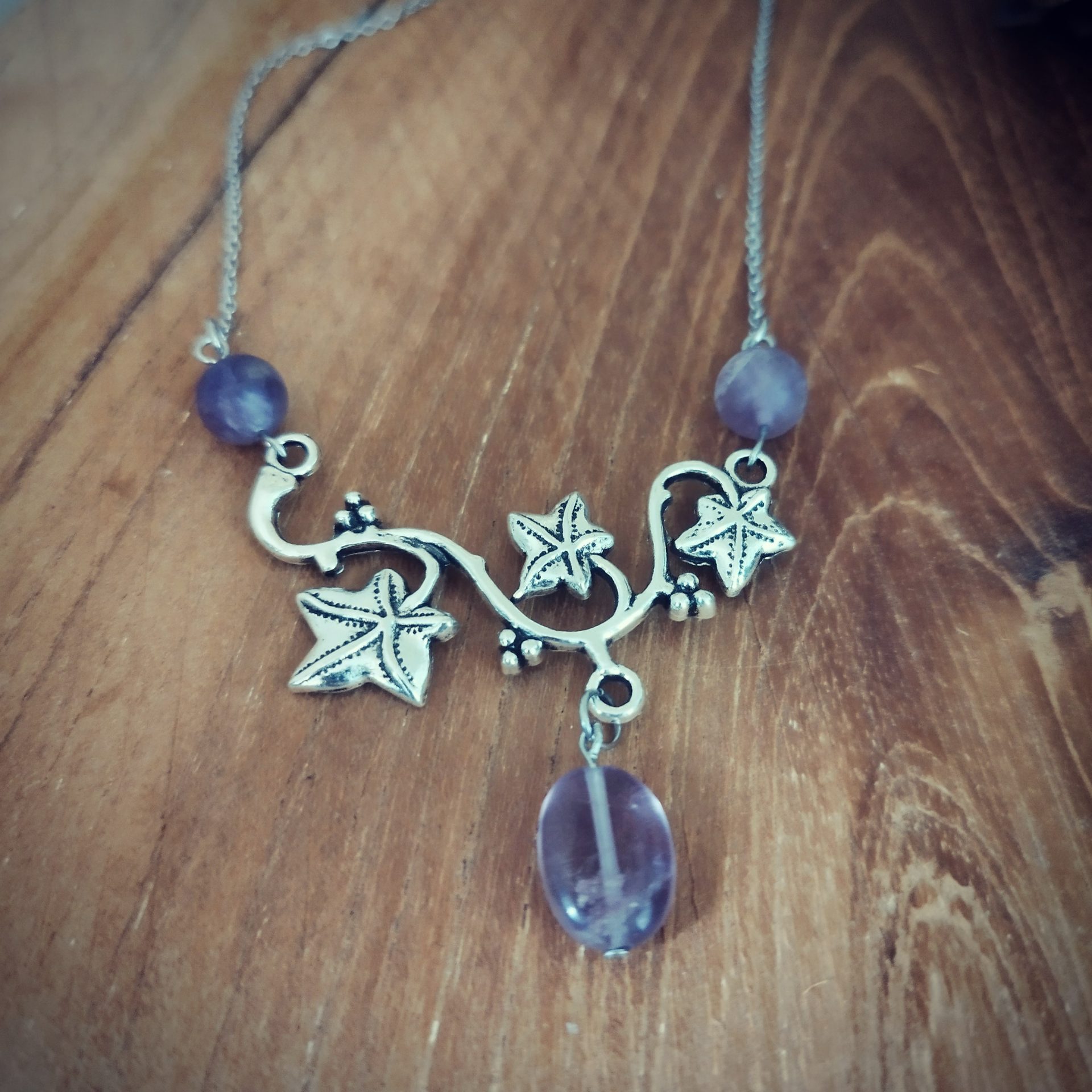 collier lierre enchanté améthyste bois