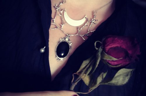 bijoux feeriques collier sorcière porté