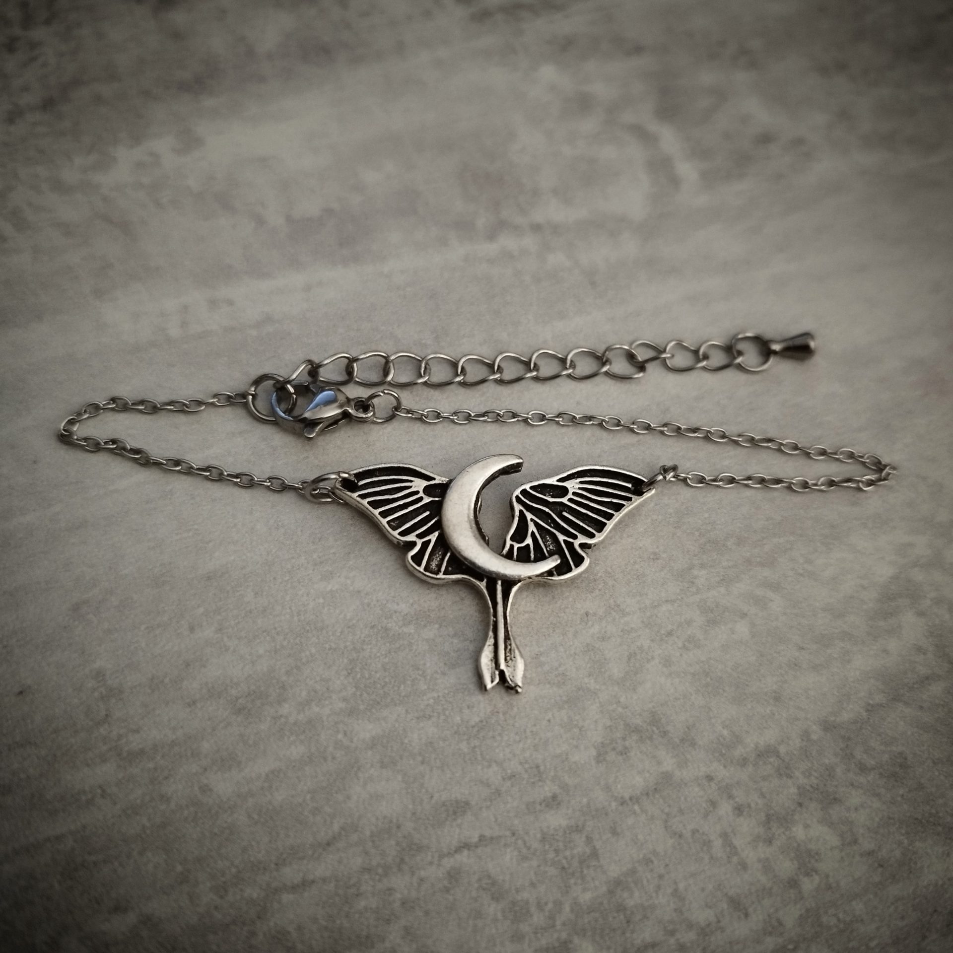 bracelet papillon lune fond clair