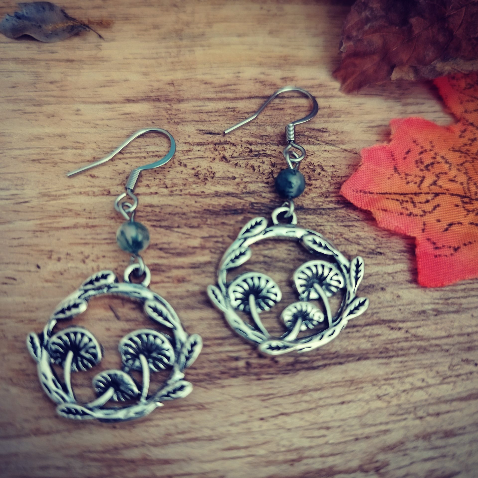 boucles d'oreilles cercle champignons mousse