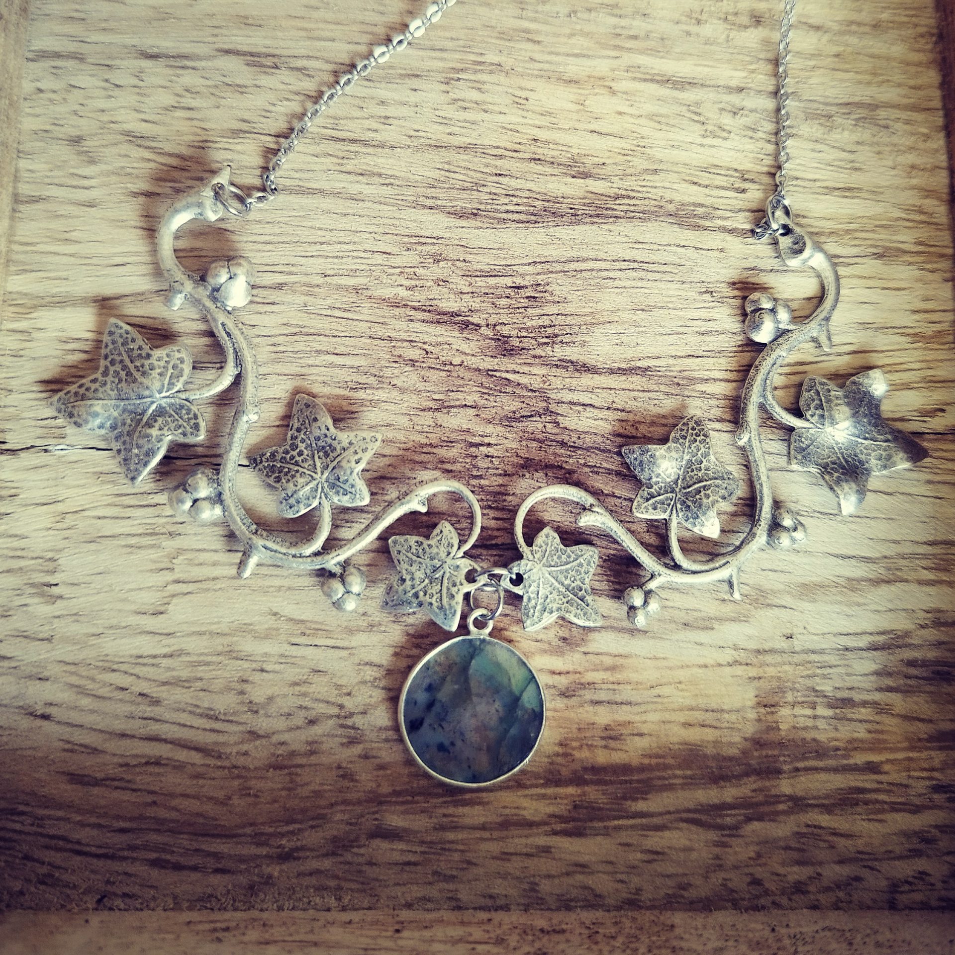 collier sous le lierre labradorite