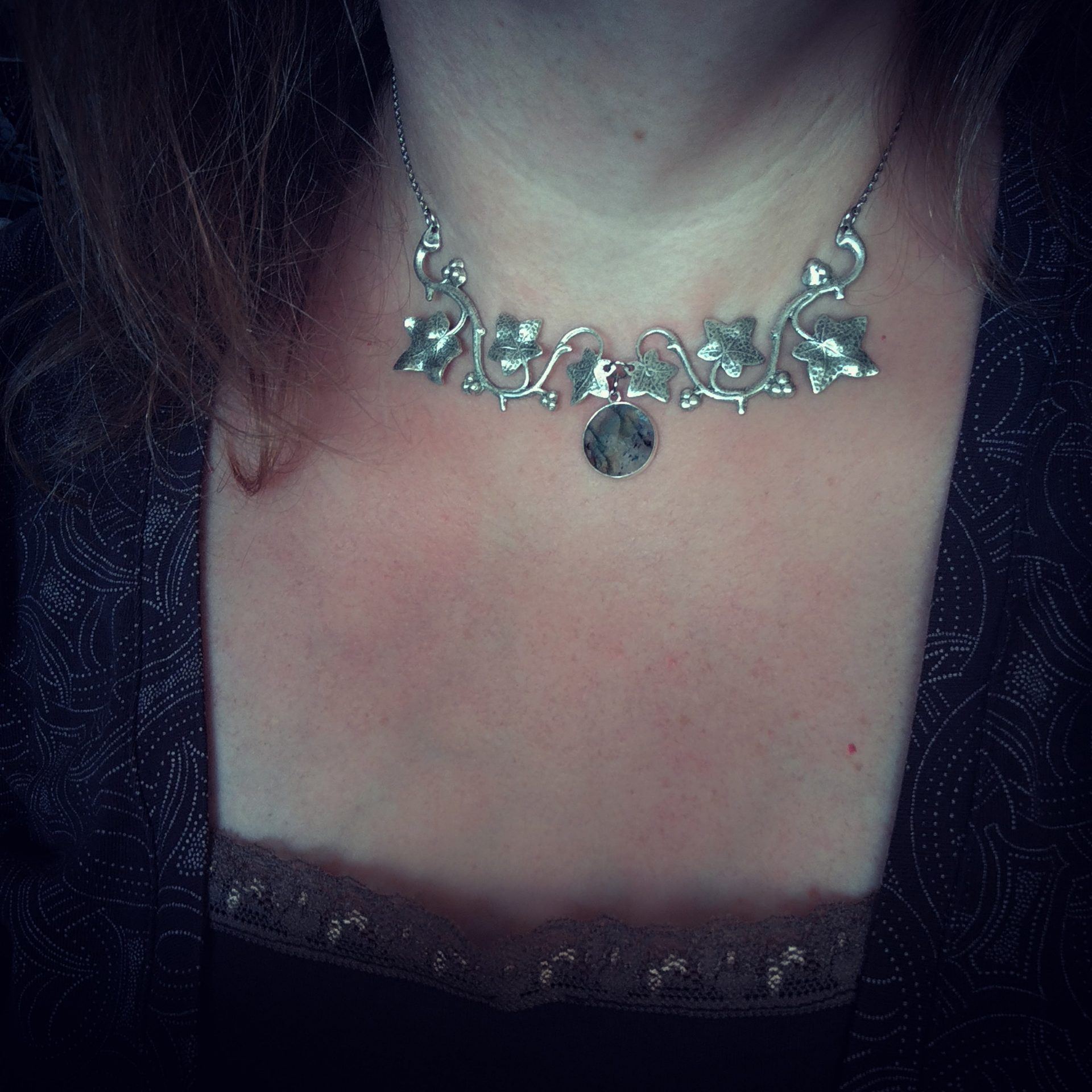 collier sous le lierre porté