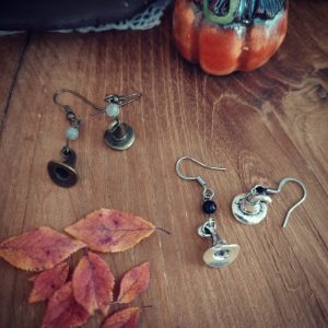 boucles d'oreilles chapeau de sorcière laiton et argenté