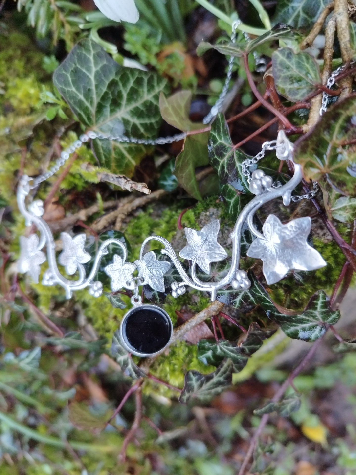 collier sous le lierre et onyx