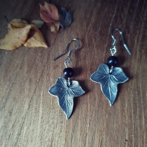 boucles d'oreilles lierre grenat
