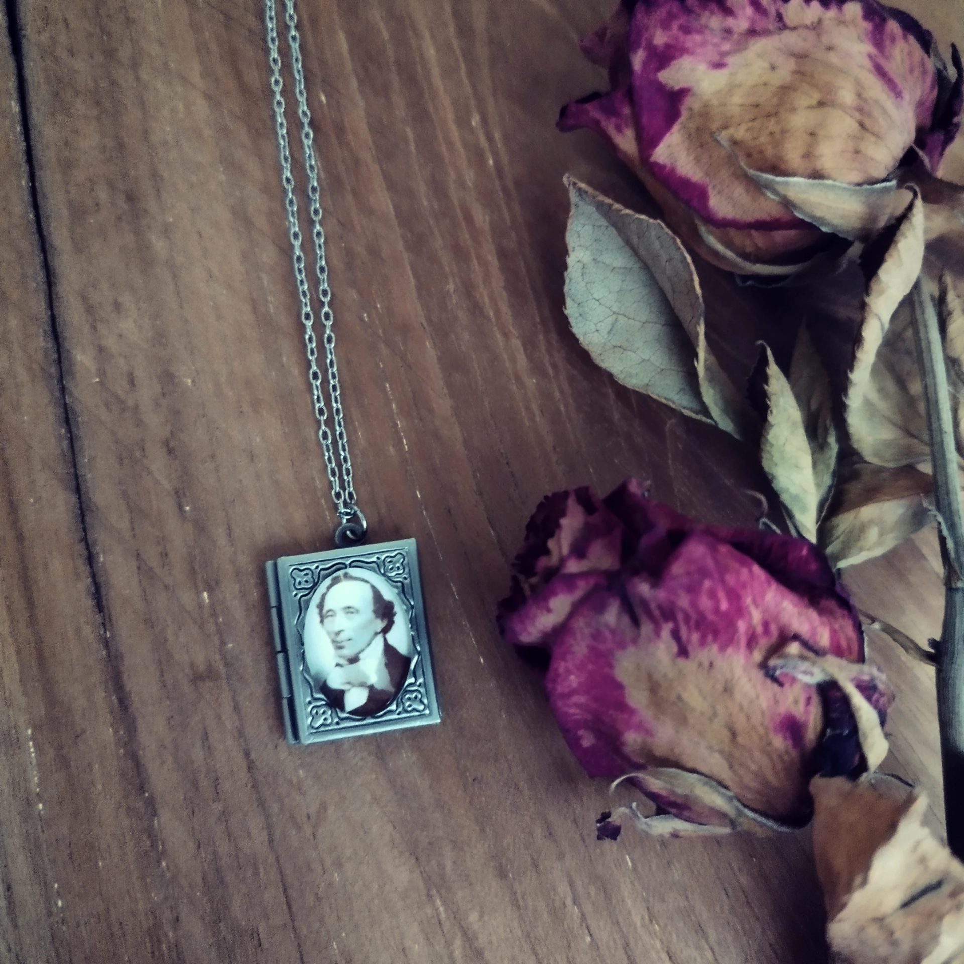 collier livre lewis carroll photo