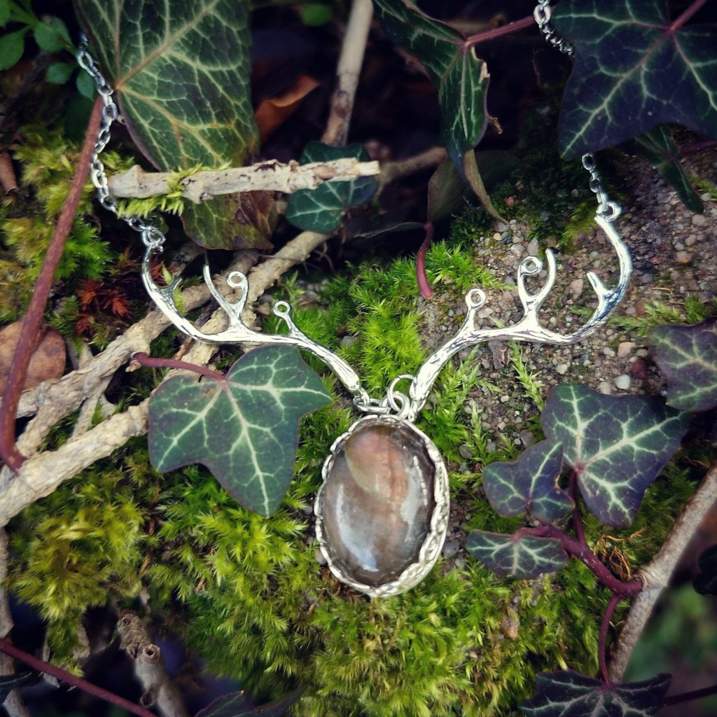collier cerf roi de la forêt