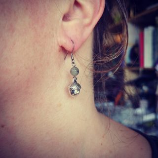 boucles d'oreilles glands portées