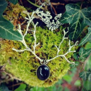 collier forêt énigmatique petit cabochon