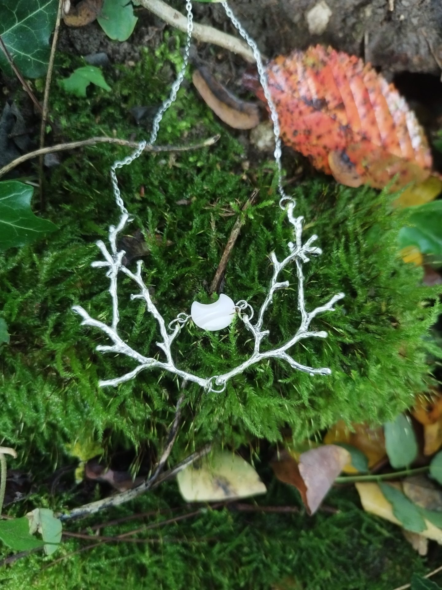 Collier Lune au dessus des branches – Image 2
